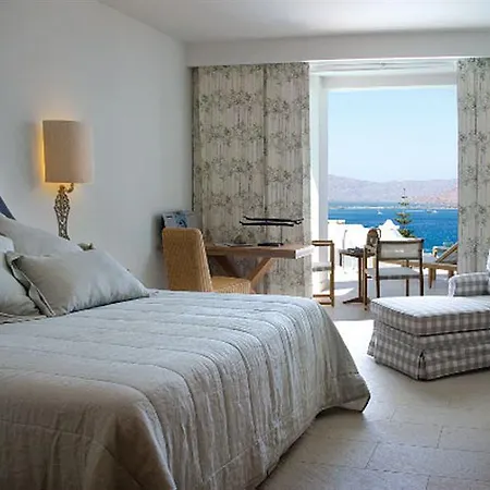 Aquila Village 5*